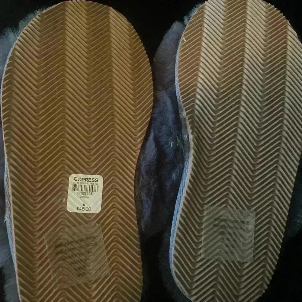 💎💎Express NEW faux fur slippers size s💎💎 - Picture 3 of 4